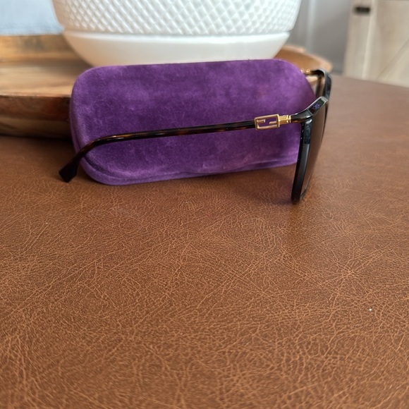 FENDI Oversized Tortoise shell Sunglasses - Picture 2 of 5